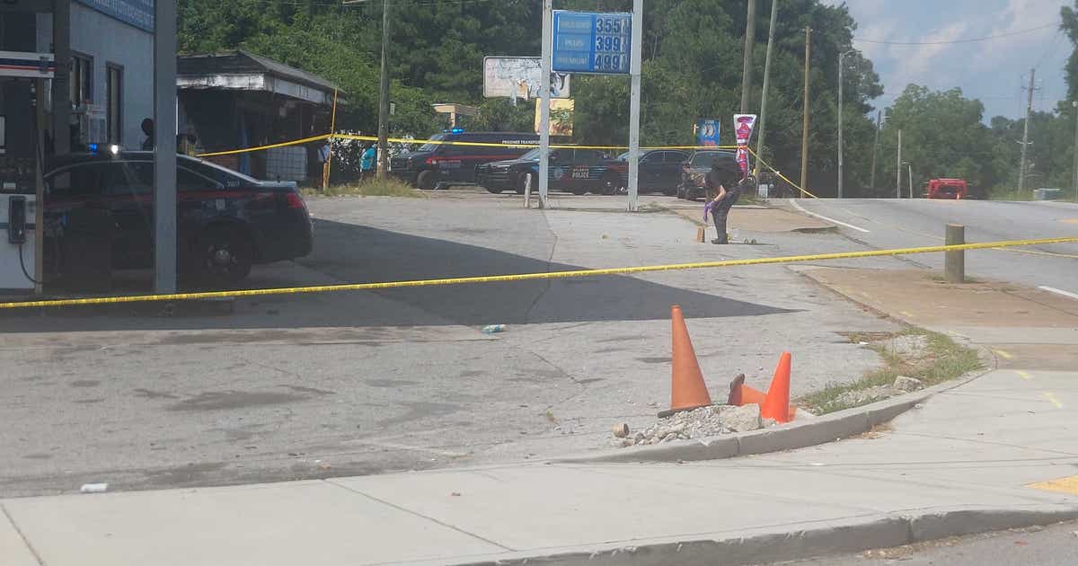 Police find 3 victims in gas station triple shooting on Jonesboro Road ...