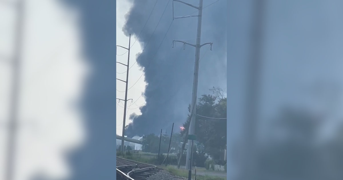 Louisiana oil refinery fire sends tower of black smoke into air, no ...