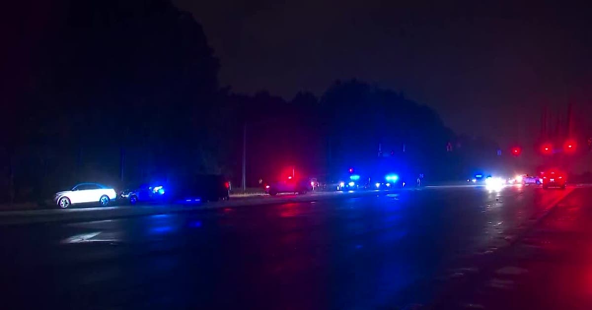 Person killed in crash on South Fulton Parkway | FOX 5 Atlanta