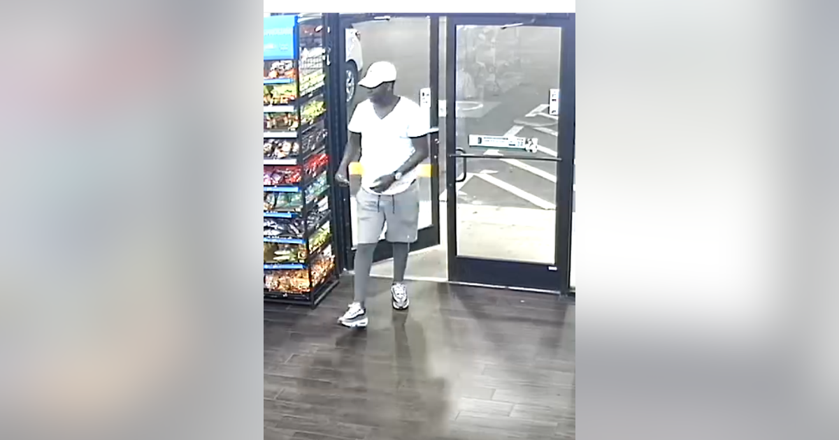 Armed suspect robs man waiting for bus in Atlanta | FOX 5 Atlanta