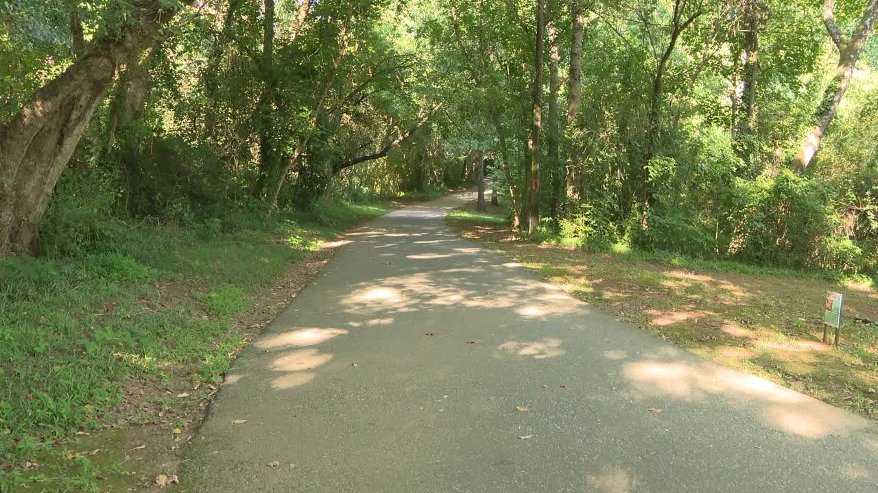 Masked man reportedly sexually assaults teen at gunpoint near Roswell nature trail
