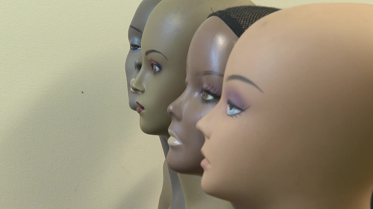 Surveillance captures thieves possibly connected to hair store burglaries across Metro Atlanta Surveillance captures thieves possibly connected to hair store burglaries across Metro Atlanta