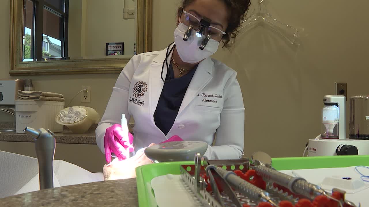 Newer airflow dental cleaning removes plaque with less scraping Newer airflow dental cleaning removes plaque with less scraping