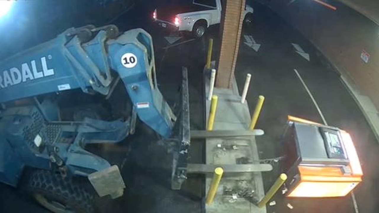 Video Thieves use forklift to steal ATM in Sacramento getaway goes awry Video Thieves use forklift to steal ATM in Sacramento getaway goes awry