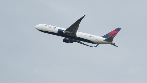 Bloody passenger arrested after putting Delta flight attendant in chokehold