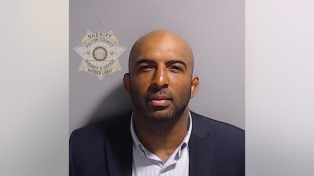 Prosecutor asks judge to revoke bond for Harrison Floyd in Trump election case in Georgia