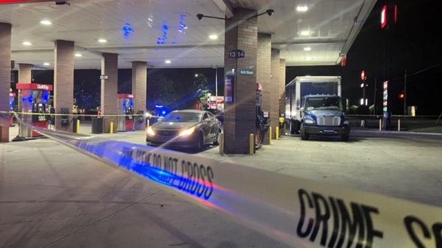 Witnesses: Shooting victim collapses by Checkers after violence at DeKalb County gas station