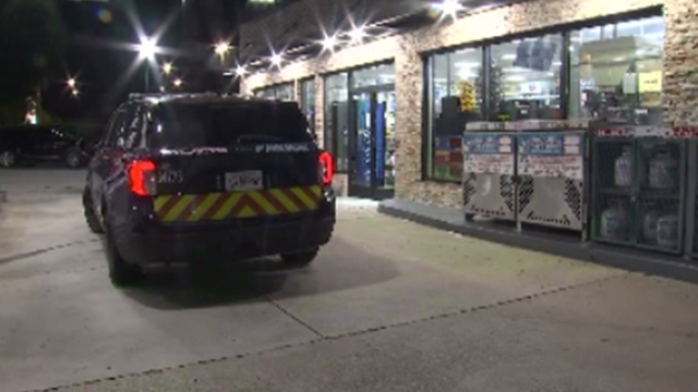 Thieves steal cash register containing more than $4K from store on Roswell Road NE