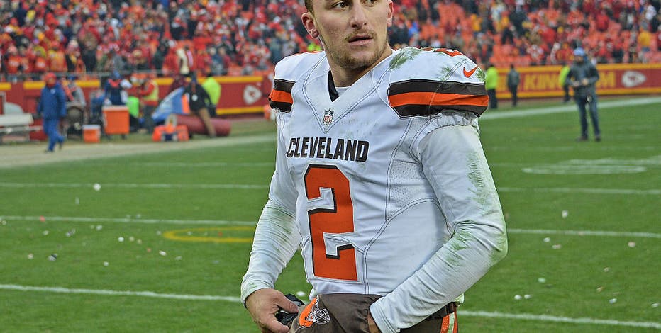 Heisman Trophy winning quarterback Johnny Manziel throws out the News  Photo - Getty Images