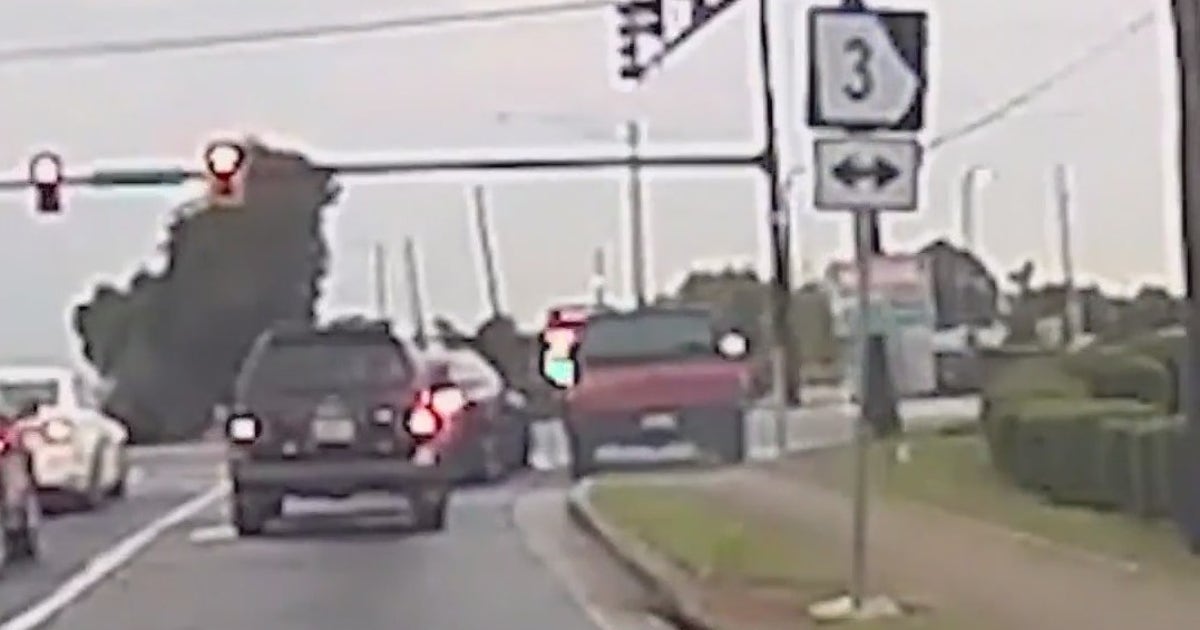 Suspected drunk driver leads officers on high-speed chase, tears up ...