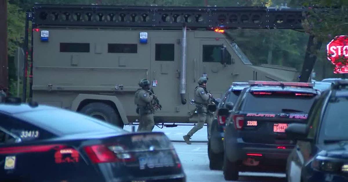 Man in custody after SWAT standoff at SW Atlanta rooming house | FOX 5 ...