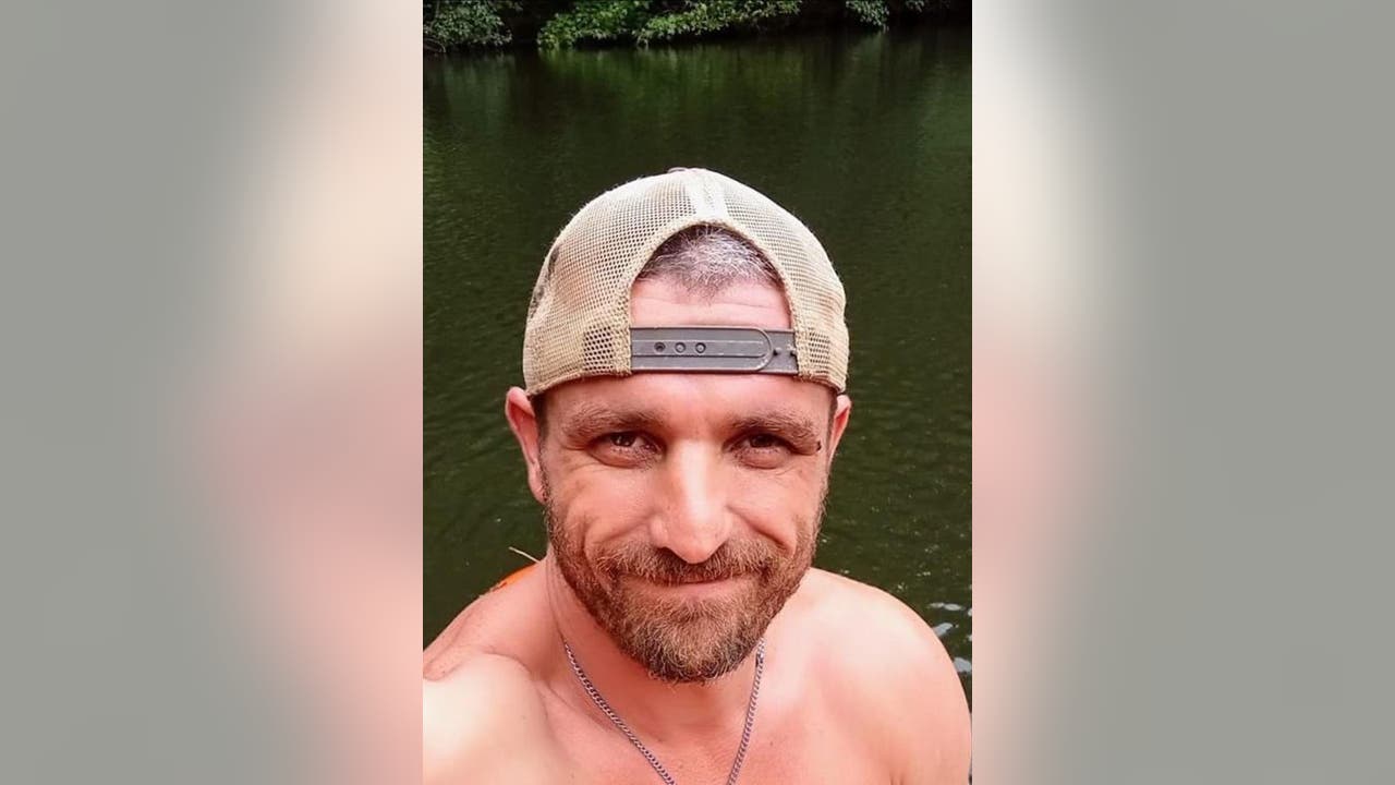 Fugitive onfoot Carroll County deputies looking for dangerous runaway suspect