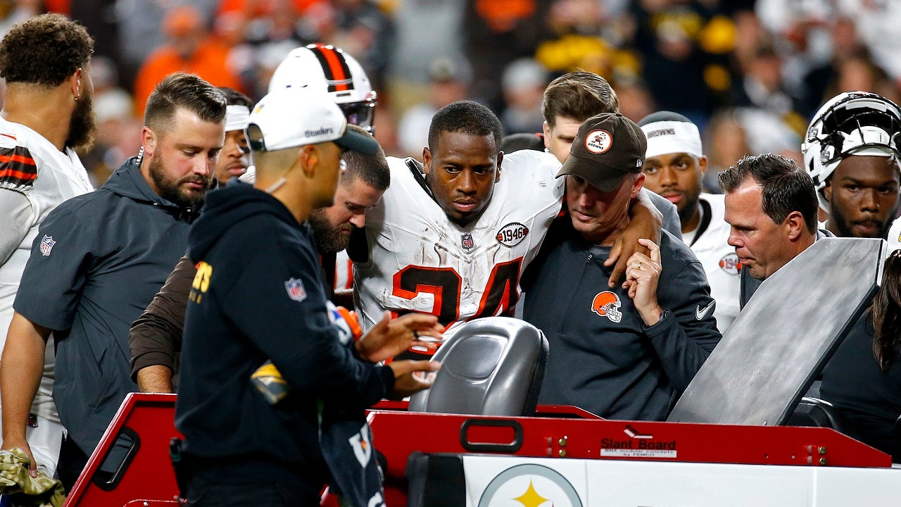Browns RB Nick Chubb carted off field with knee injury in game against  Steelers