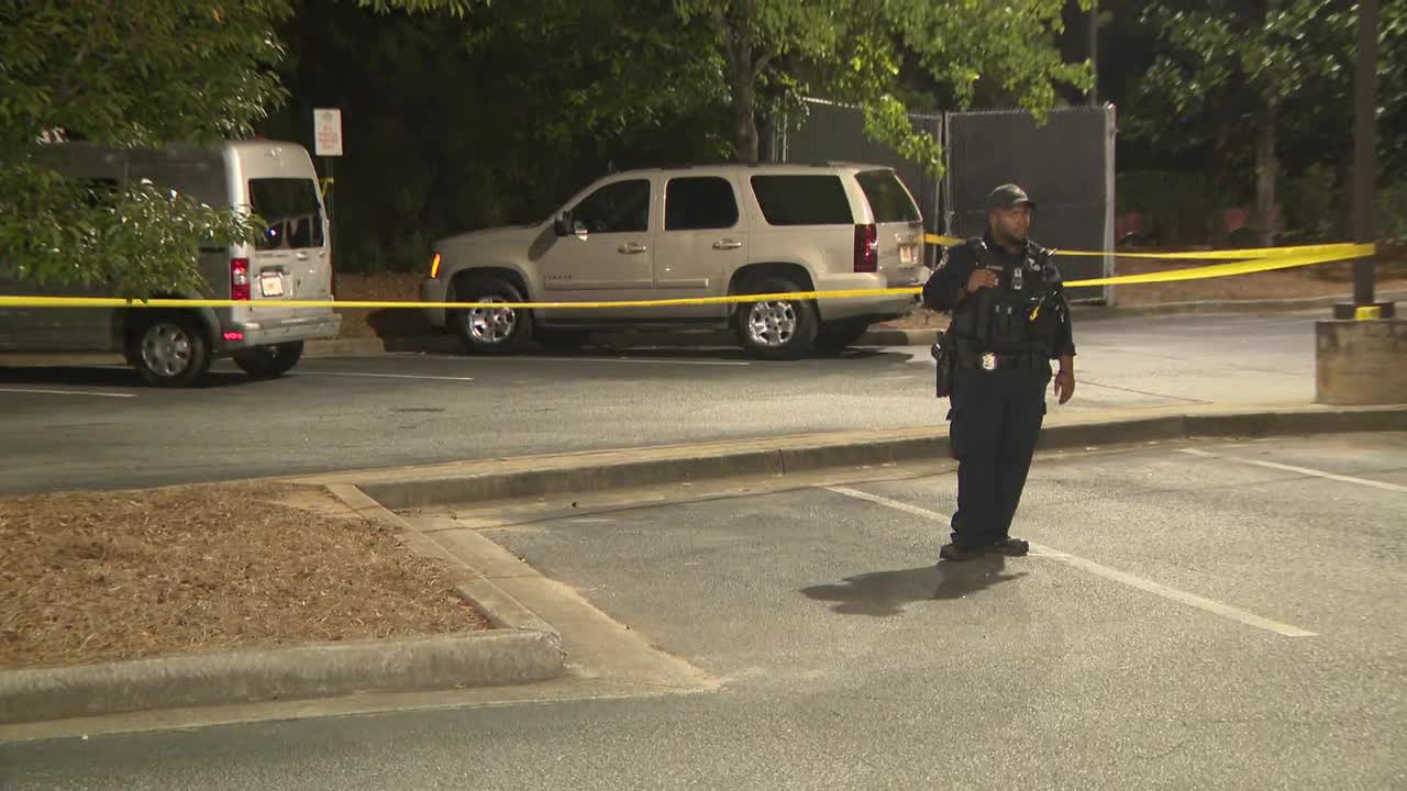 Man shot near Carver Neighborhood Market in southeast Atlanta - Vimarsana News