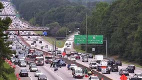 Crash blocks several lanes on GA-400 in Fulton County