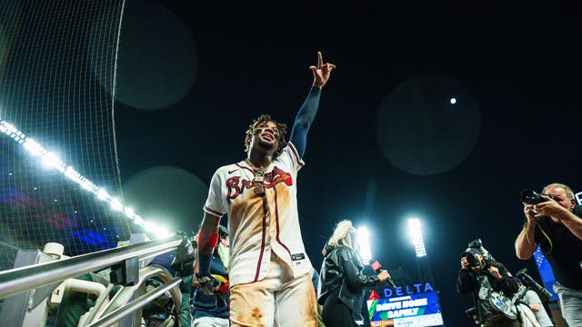 Acuña becomes first 40-70 player, Albies lifts Braves over Cubs 6-5 in 10 innings