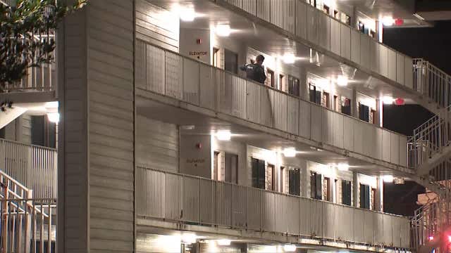 Man hospitalized after stabbing in Cobb County motel room