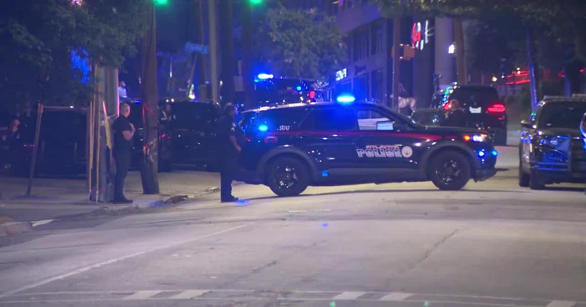 Man in custody after SWAT standoff at West Midtown apartments | FOX 5 ...
