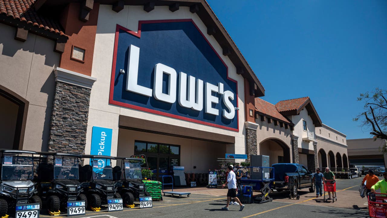 Lowe’s hometown initiative volunteers help renovate historic housing