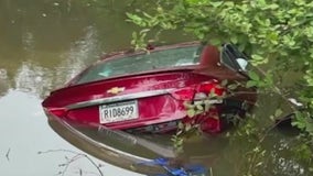 Georgia deputies save woman trapped in submerged car