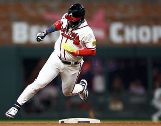 Update! Day 2 of #AustinRiley Homerun to the face. Phillies fan took the  ball. Austin Riley, let me get a signed ball! : r/Braves