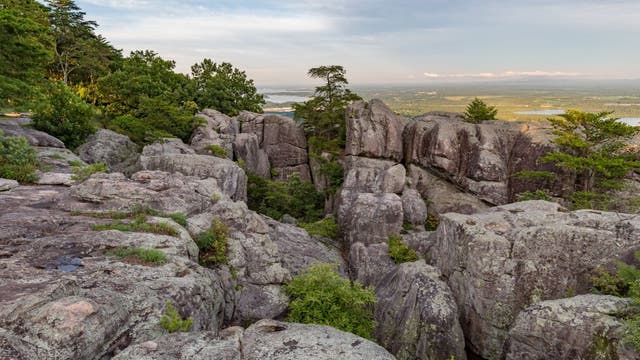 UGA student dies after falling while rock climbing in Alabama