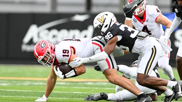 UGA's Brock Bowers scheduled for surgery after game against Vanderbilt
