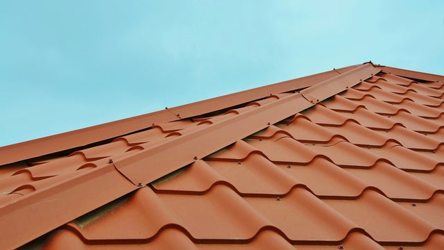 Former Atlanta police officer battling breast cancer wins new roof