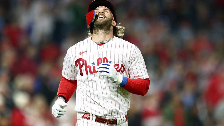 Playoff-bound Phillies rout Mets 9-1 in Buck Showalter's finale as