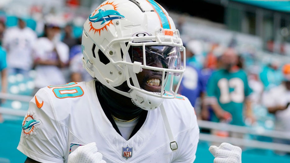 Miami Dolphins wide receiver Tyreek Hill loses his helmet after News  Photo - Getty Images