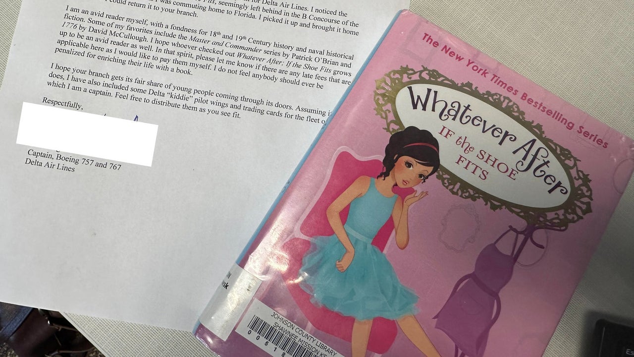 Delta pilot returns book lost in Atlanta airport to Kansas library - Vimarsana News