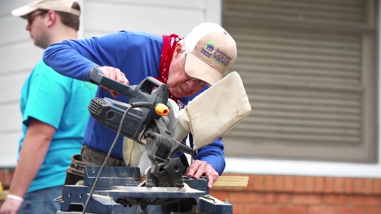 Habitat for Humanity dedicates new Atlanta homes to Jimmy Carter FOX