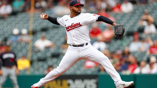 Braves sign hard-throwing reliever Reynaldo López to a $30 million, 3-year contract