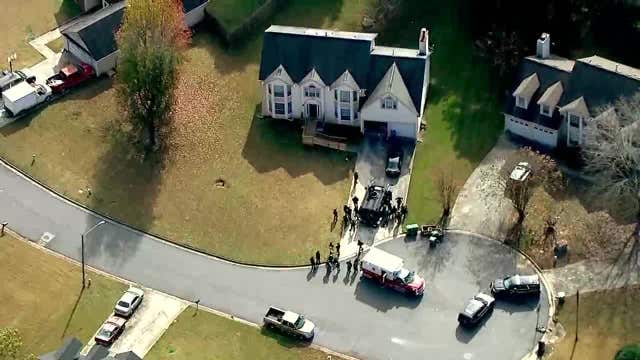 4 rescued from home, gunman found dead after hostage standoff in DeKalb County