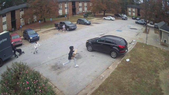 Video: Kids loot an Amazon delivery truck in southwest Atlanta