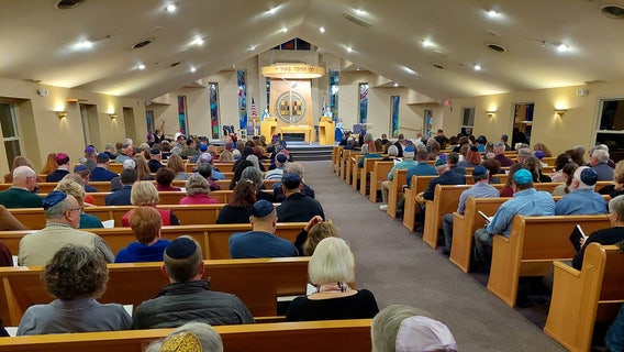 Roswell synagogue defies threats with unity at weekly Shabbat service