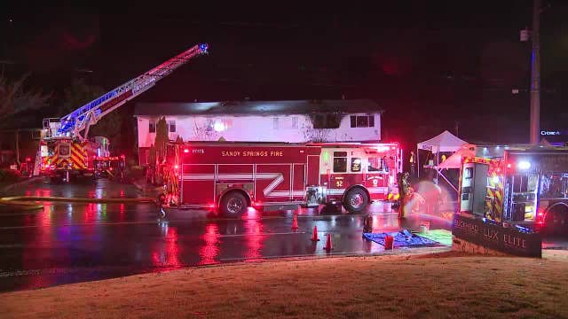 Fire erupts at Sandy Springs apartment complex displacing 16 on Christmas Day