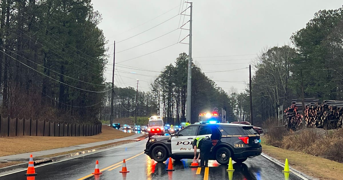 Baker Rood Serious crash with injuries closes Baker Road in Kennesaw | FOX 5 Atlanta