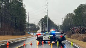 Serious crash with injuries closes Baker Road in Kennesaw