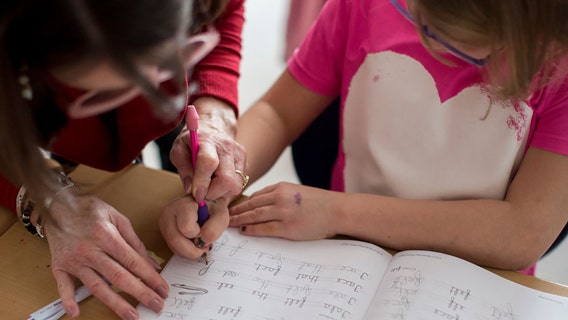 Cursive writing making comeback to Georgia classrooms
