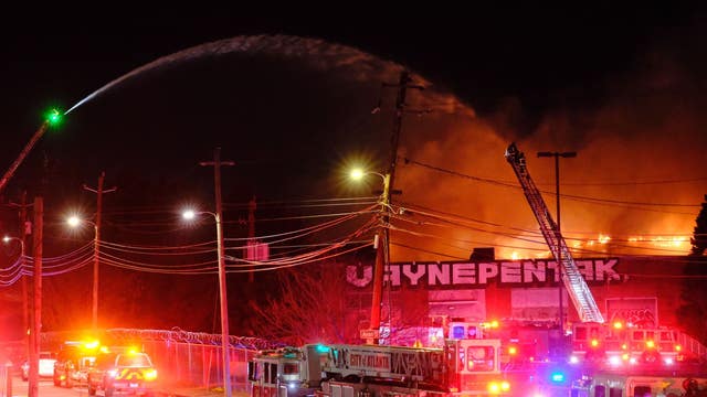 Crews battling massive warehouse fire in SW Atlanta, area cordoned off