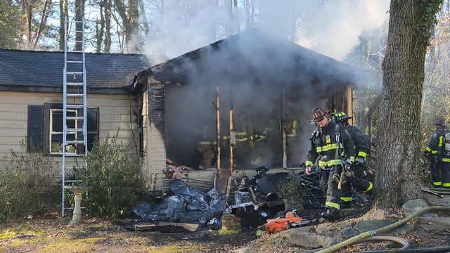 Woman rescued from Atlanta house fire