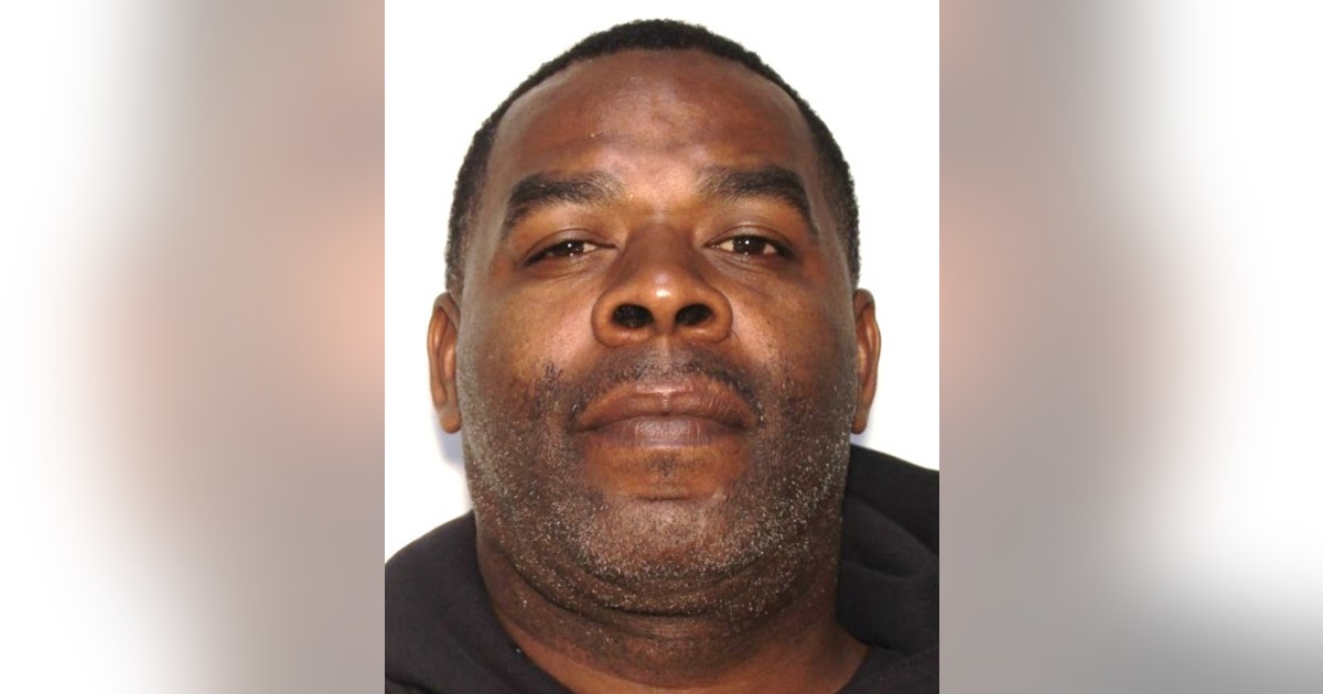 Man wanted in Coweta County double stabbing | FOX 5 Atlanta
