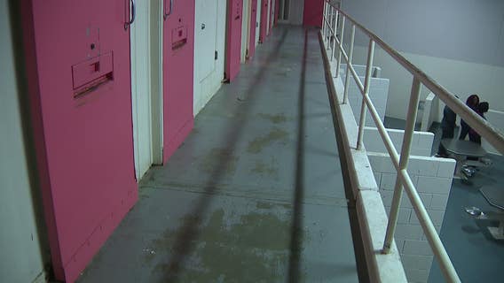 Sheriff: Clayton County jail worker charged with smuggling contraband