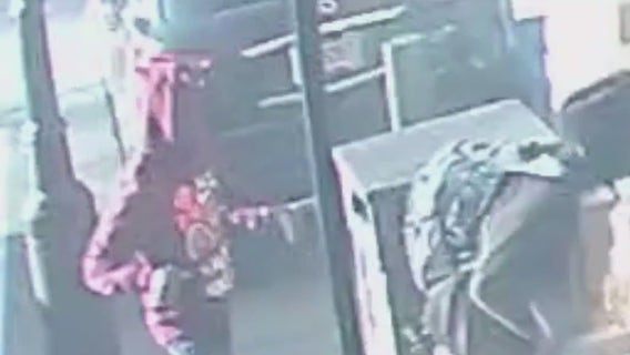 Peachtree City man arrested for snatching phone outside Newnan gas station