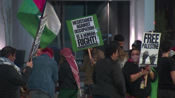 Atlanta vigil held for extreme protester who set self on fire at D.C.'s Israeli Consulate