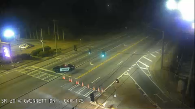 Multi-vehicle crash shuts down traffic in both directions on Grayson Highway