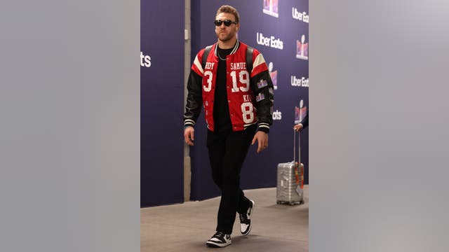 Here's what 49ers power couple Kyle Juszczyk and Kristin wore to the Super Bowl