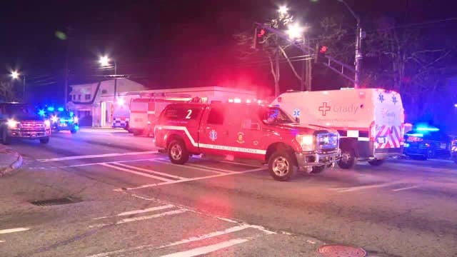4 injured after carjacked vehicle crashes in Atlanta while fleeing police