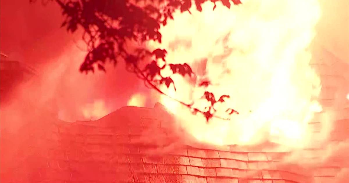 Family escapes burning home in Sandy Springs | FOX 5 Atlanta